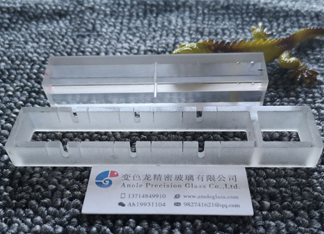 е豸